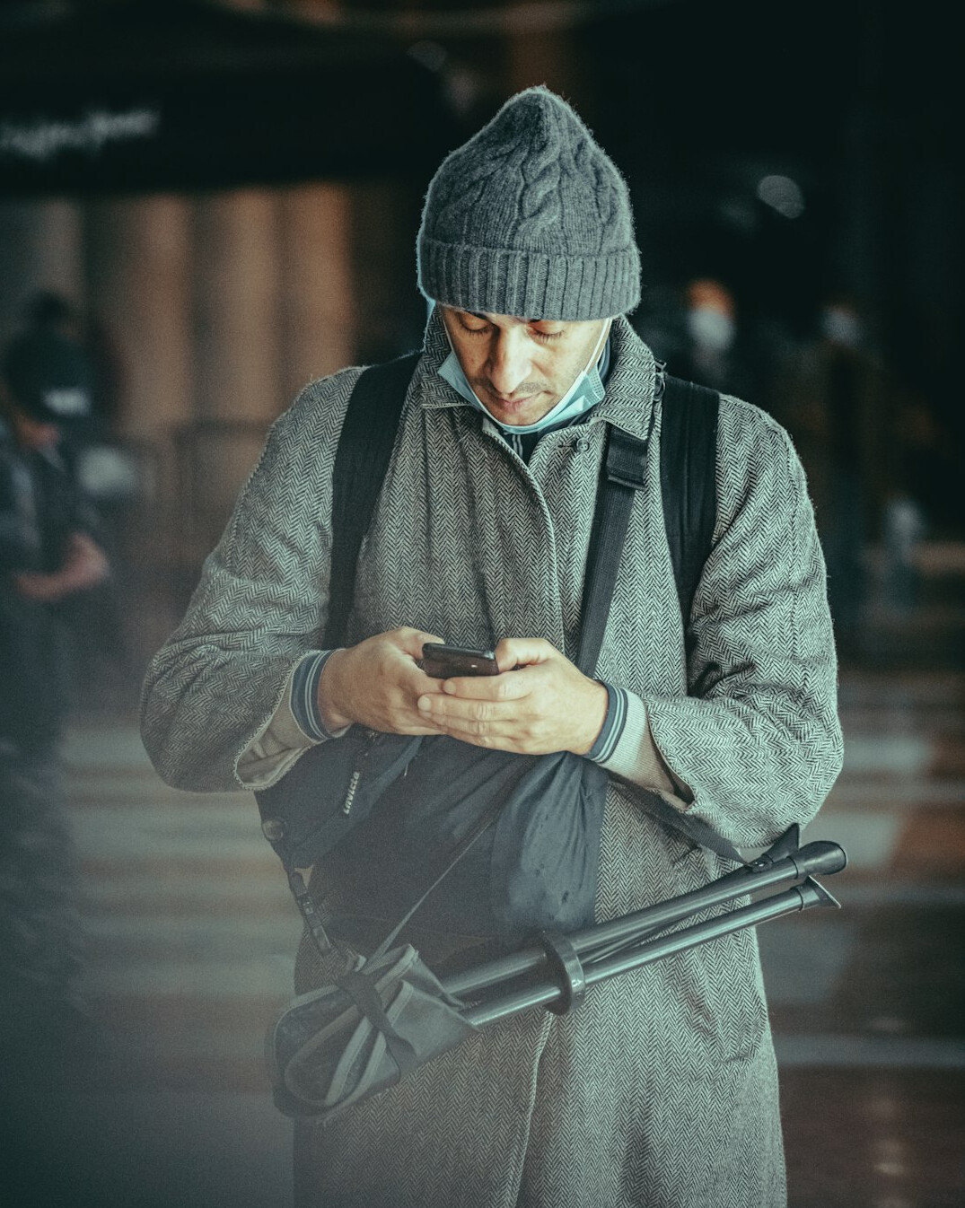 Reporter receiving an urgent news alert on a mobile device